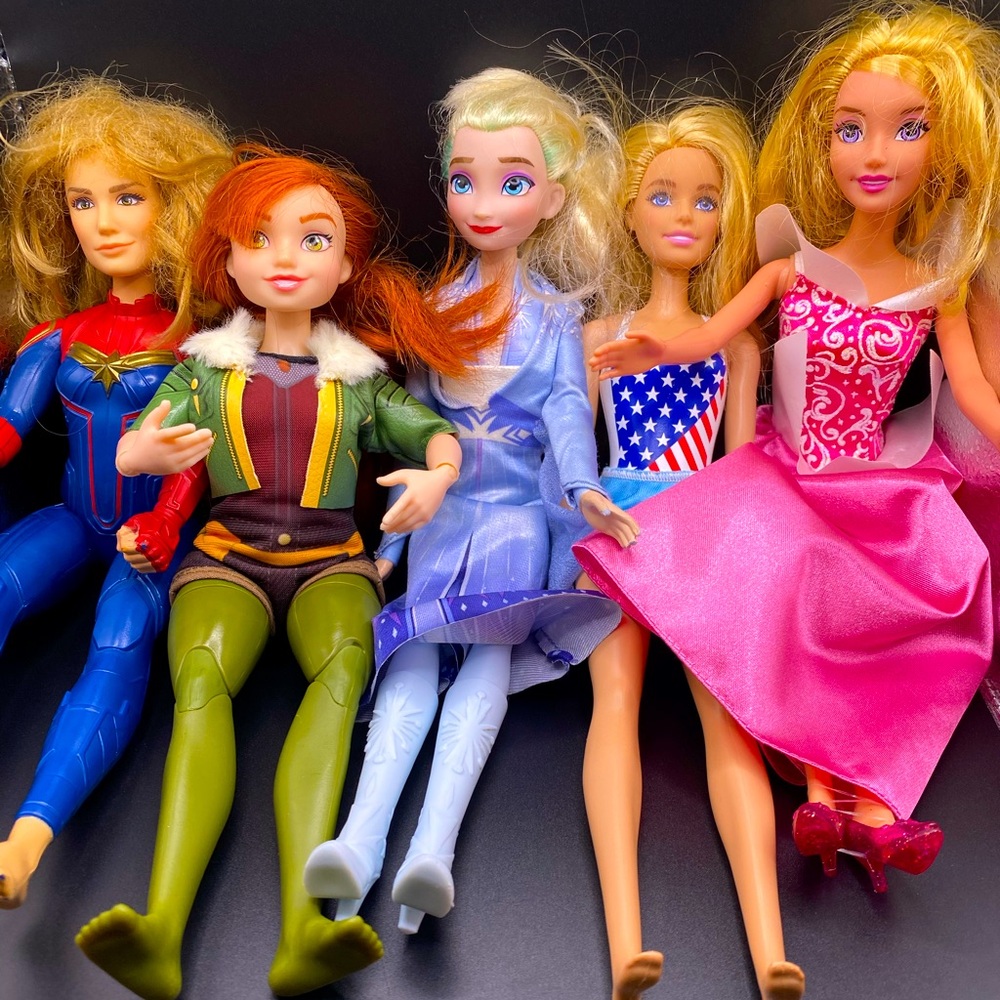 Marvel-Barbie-Disney Bundle Mixed Lot of Dolls *Special Edition Captain Marvel*